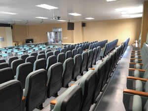 花都保利第二小學課桌椅圖片