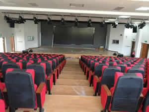 福州永泰城峰中心小學禮堂椅圖片