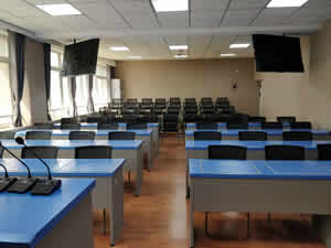 西安理工大學(xué)課桌椅圖片