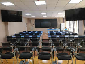 西安理工大學(xué)課桌椅圖片