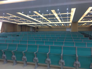 番禺中學課桌階梯排椅圖片