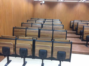 廣雅中學學生課桌椅圖片