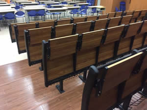 廣雅中學學生課桌椅圖片